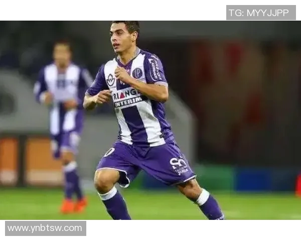 摩羯座足球明星的坚韧与智慧：如何在绿茵场上展现星座特质