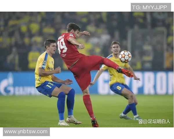 足球场上小孩与球星冲突引发争议比赛，背后原因令人深思